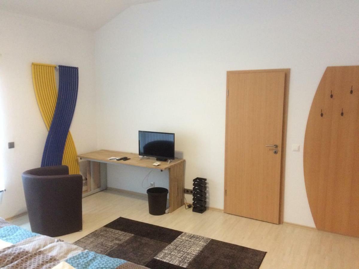 Pension Am Roemerhof Munzenberg ภายนอก รูปภาพ